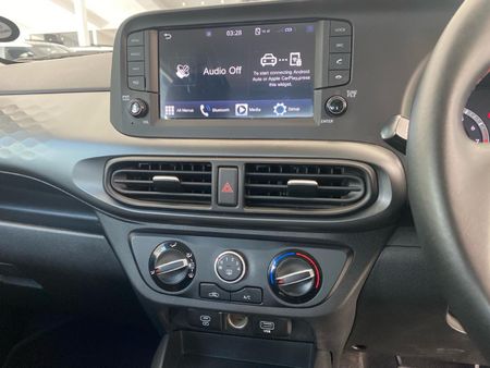 2023-Hyundai-Grand-i10-10-Fluid_11