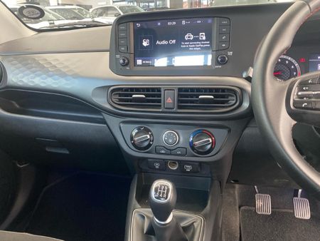 2023-Hyundai-Grand-i10-10-Fluid_12