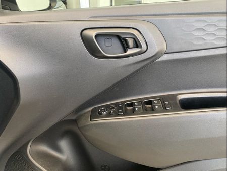 2023-Hyundai-Grand-i10-10-Fluid_13