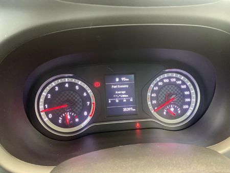 2023-Hyundai-Grand-i10-10-Fluid_15