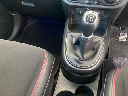 2023-Hyundai-Grand-i10-10-Fluid_16