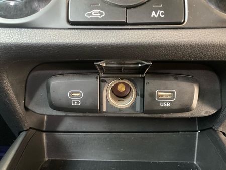 2023-Hyundai-Grand-i10-10-Fluid_22