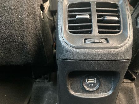 2023-Hyundai-Grand-i10-10-Fluid_23