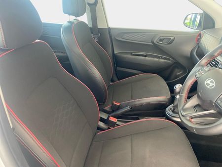 2023-Hyundai-Grand-i10-10-Fluid_8