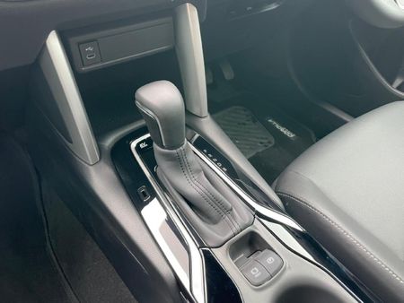 2025-Toyota-Corolla-Cross-18-XR-Hybrid_11