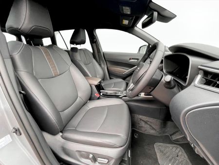 2025-Toyota-Corolla-Cross-18-XR-Hybrid_13