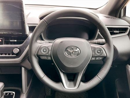 2025-Toyota-Corolla-Cross-18-XR-Hybrid_6