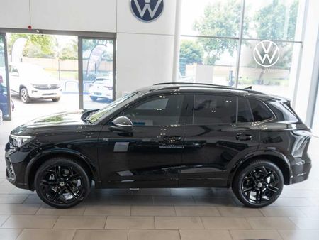 2026-Volkswagen-Tiguan-20-TSI-R-Line-4Motion-Auto_3