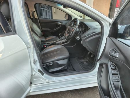 2013-Ford-Focus-20-GDi-Trend_9
