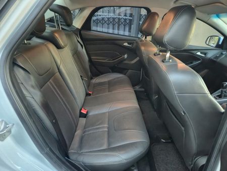 2013-Ford-Focus-20-GDi-Trend_10