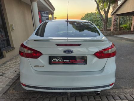 2013-Ford-Focus-20-GDi-Trend_3