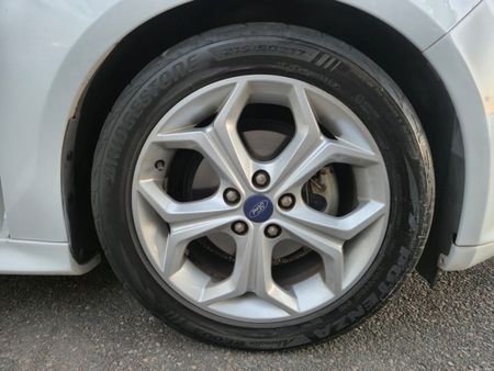 2013-Ford-Focus-20-GDi-Trend_7