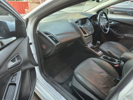 2013-Ford-Focus-20-GDi-Trend_8
