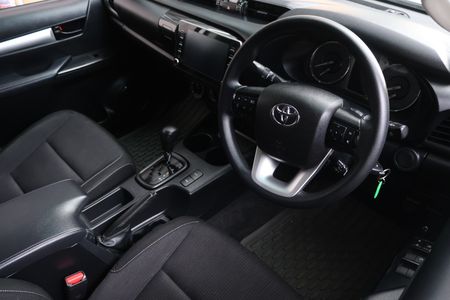 2022-Toyota-Hilux-24-GD-6-Raider-4x4-Auto-Double-Cab_12