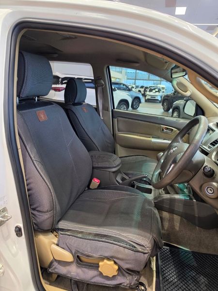 2013-Toyota-Fortuner-25-D-4D-Raised-Body_9