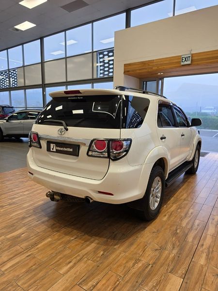 2013-Toyota-Fortuner-25-D-4D-Raised-Body_11