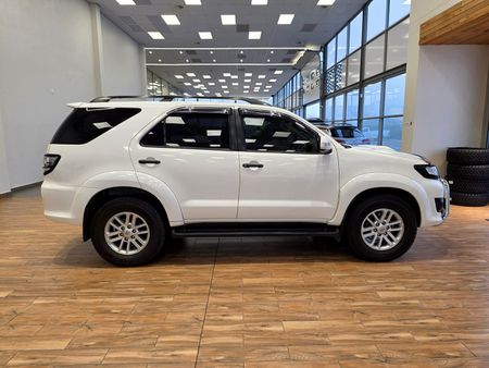 2013-Toyota-Fortuner-25-D-4D-Raised-Body_12