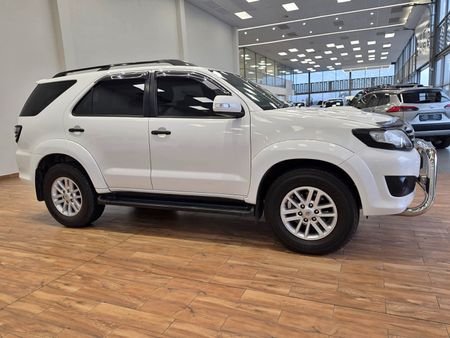 2013-Toyota-Fortuner-25-D-4D-Raised-Body_16