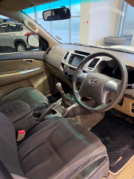 2013-Toyota-Fortuner-25-D-4D-Raised-Body_17
