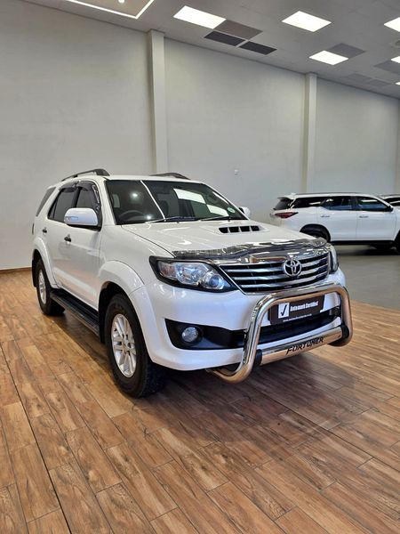 2013-Toyota-Fortuner-25-D-4D-Raised-Body_1