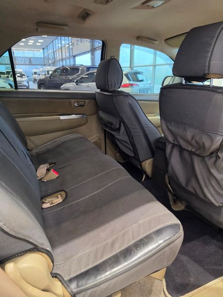 2013-Toyota-Fortuner-25-D-4D-Raised-Body_2