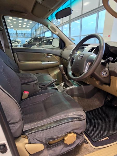 2013-Toyota-Fortuner-25-D-4D-Raised-Body_4