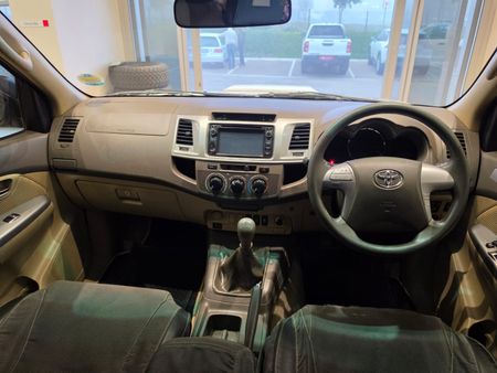 2013-Toyota-Fortuner-25-D-4D-Raised-Body_5