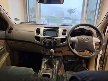 2013-Toyota-Fortuner-25-D-4D-Raised-Body_6