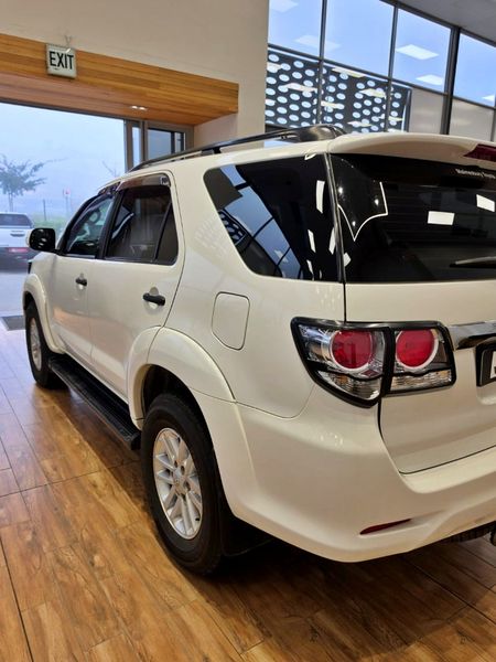 2013-Toyota-Fortuner-25-D-4D-Raised-Body_8