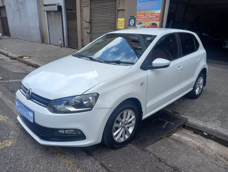 2014-Volkswagen-Polo-14-Comfortline-5-dr_0