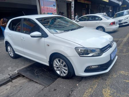 2014-Volkswagen-Polo-14-Comfortline-5-dr_2