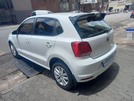 2014-Volkswagen-Polo-14-Comfortline-5-dr_5