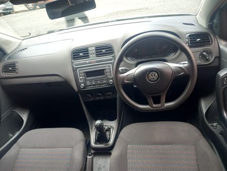 2014-Volkswagen-Polo-14-Comfortline-5-dr_6
