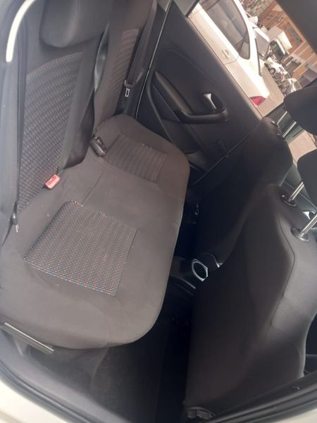 2014-Volkswagen-Polo-14-Comfortline-5-dr_7