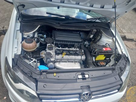 2014-Volkswagen-Polo-14-Comfortline-5-dr_8