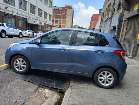 2017-Hyundai-Grand-i10-125-Fluid_2