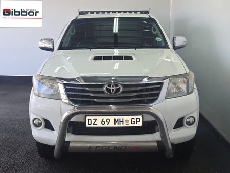 2015-Toyota-Hilux-30-D-4D-Legend-45-Xtra-Cab_13