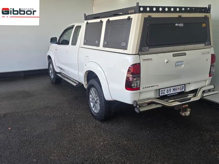 2015-Toyota-Hilux-30-D-4D-Legend-45-Xtra-Cab_19