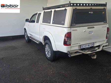 2015-Toyota-Hilux-30-D-4D-Legend-45-Xtra-Cab_21