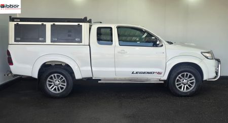 2015-Toyota-Hilux-30-D-4D-Legend-45-Xtra-Cab_3