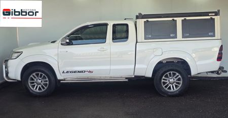 2015-Toyota-Hilux-30-D-4D-Legend-45-Xtra-Cab_8