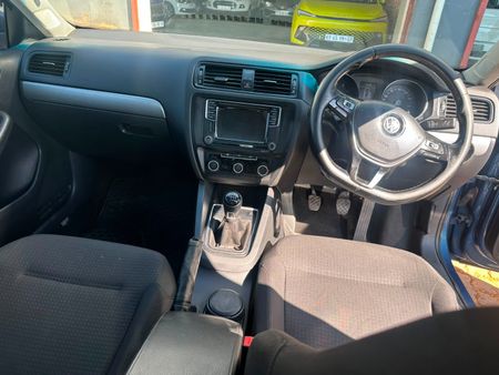 2016-Volkswagen-Jetta-GP-14-TSI-Comfortline_10