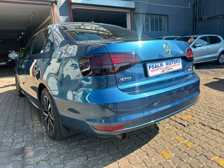 2016-Volkswagen-Jetta-GP-14-TSI-Comfortline_4