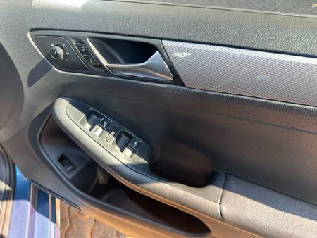 2016-Volkswagen-Jetta-GP-14-TSI-Comfortline_7