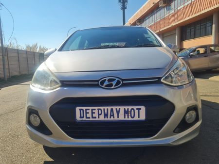 2015-Hyundai-Grand-i10-12_0
