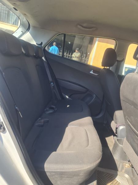 2015-Hyundai-Grand-i10-12_10