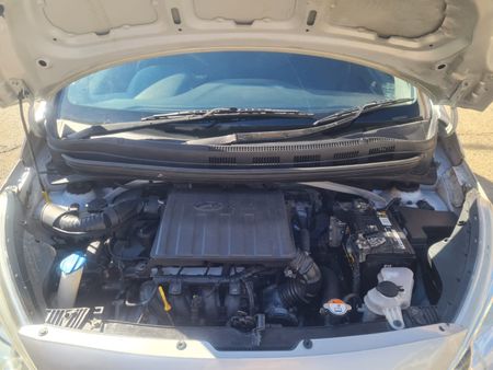 2015-Hyundai-Grand-i10-12_13
