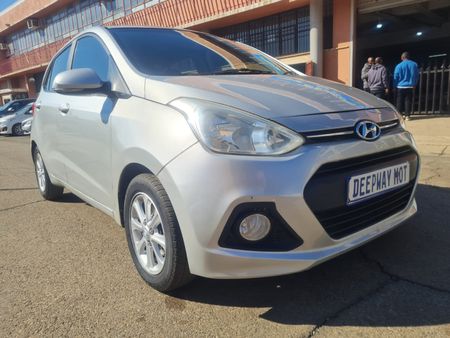 2015-Hyundai-Grand-i10-12_1