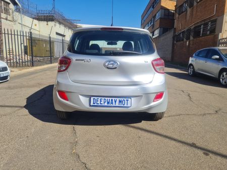 2015-Hyundai-Grand-i10-12_4
