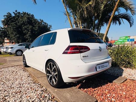 2017-Volkswagen-Golf-VII-14-TSI-Comfortline_9
